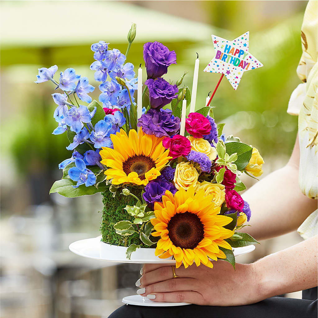 Star of the Day Floral Cake –  Magic Sun Flowers, Los Angeles CA